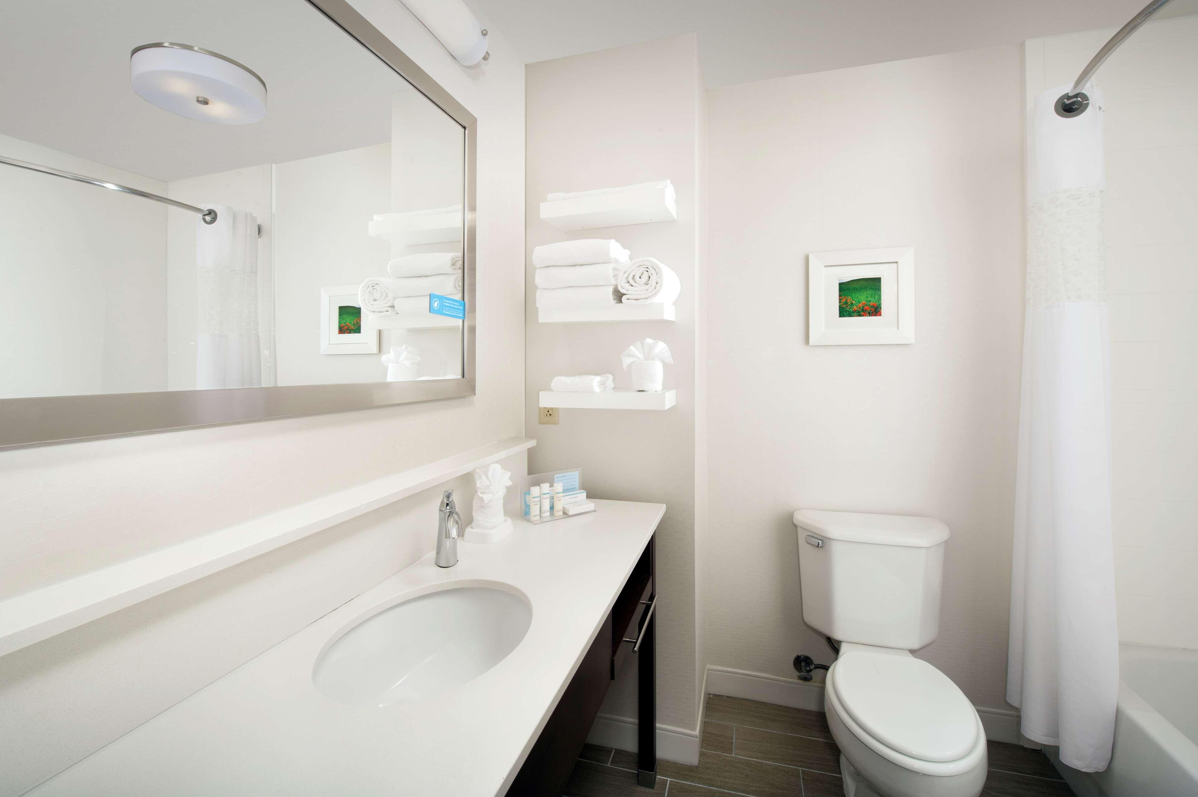 Hampton Inn Kansas City The Legends Δωμάτιο φωτογραφία