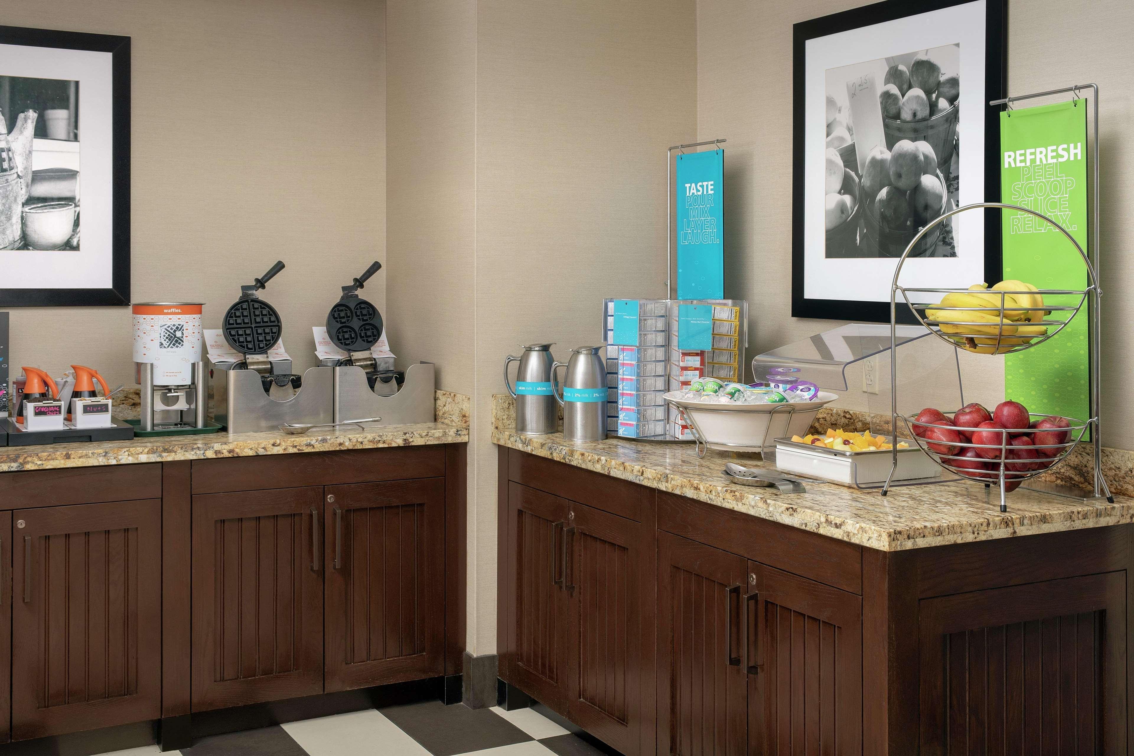 Hampton Inn Kansas City The Legends Εστιατόριο φωτογραφία