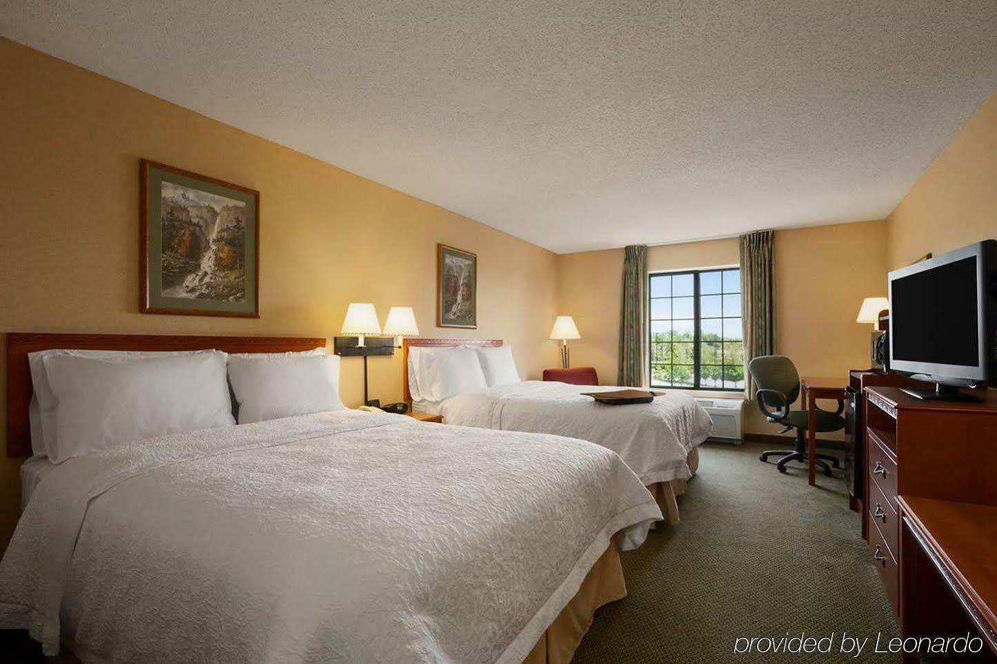 Hampton Inn Kansas City The Legends Δωμάτιο φωτογραφία