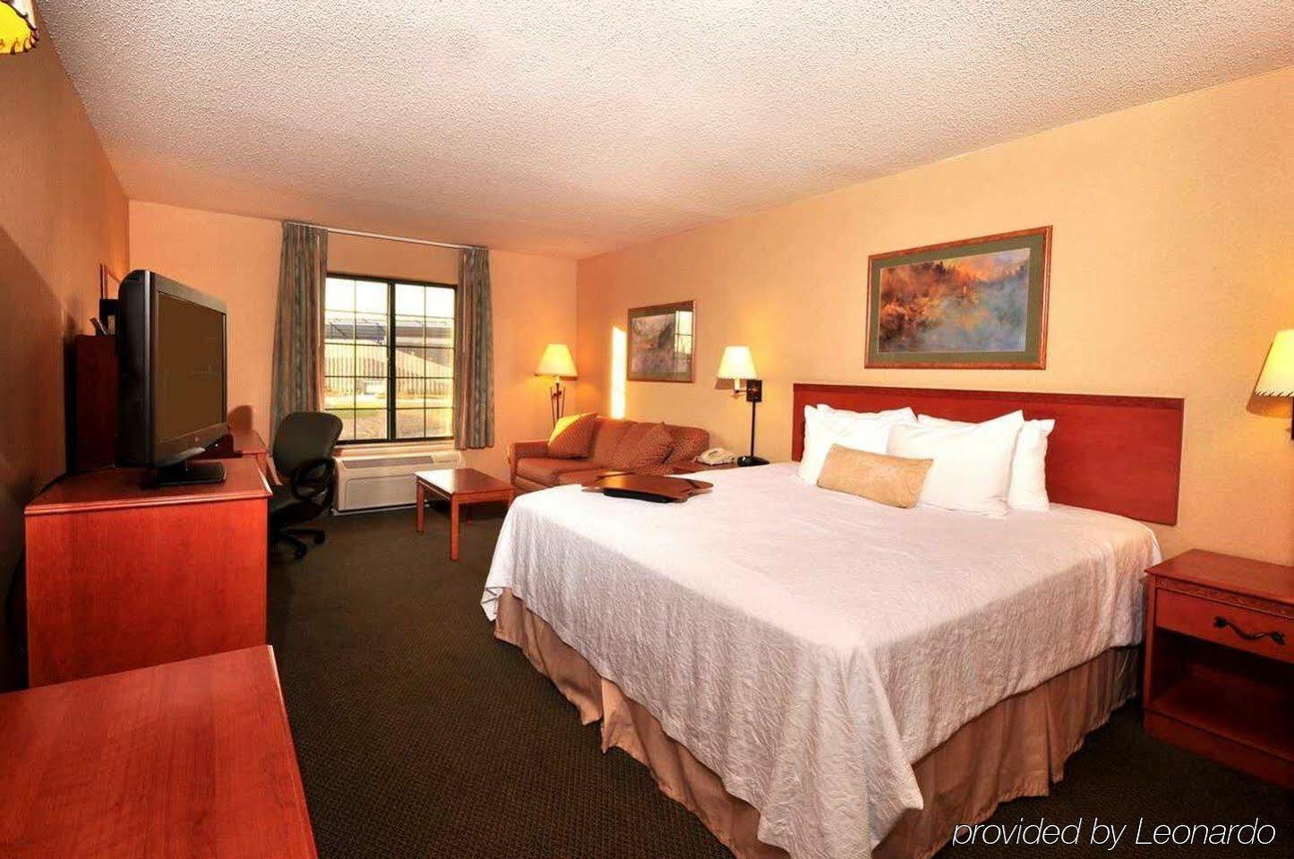 Hampton Inn Kansas City The Legends Εξωτερικό φωτογραφία