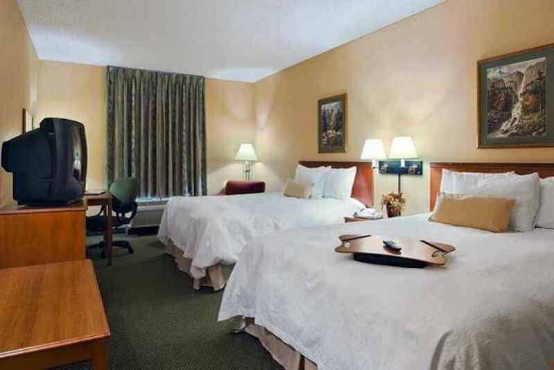 Hampton Inn Kansas City The Legends Εξωτερικό φωτογραφία